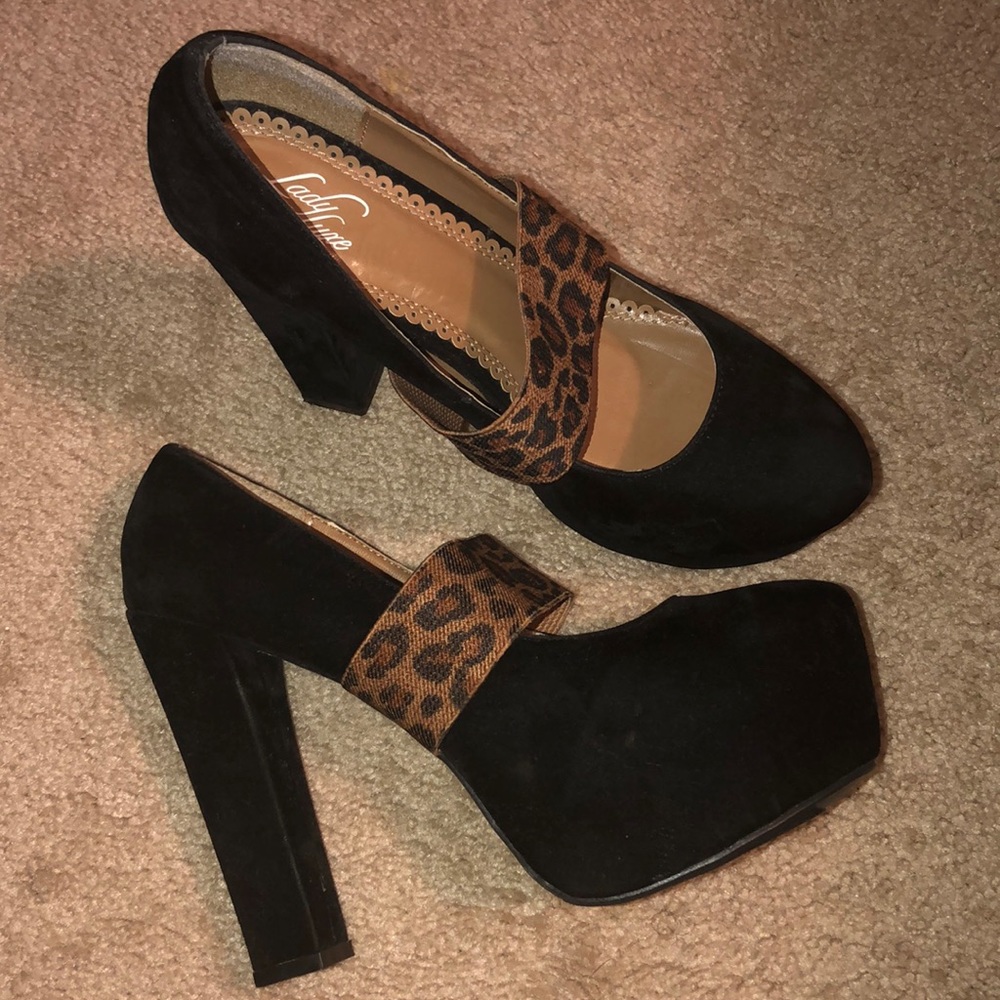 Black heel with leopard straps!